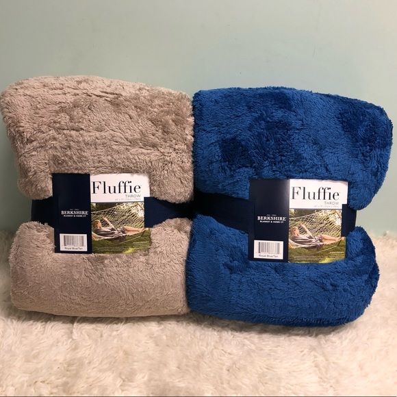 Berkshire | Fluffie Throw Set | 2 Pack | Tan & Navy (PM_B57) - Picture 3 of 4